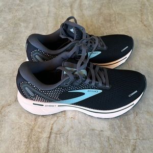 Brand new Brooks Ghost 14s size 6.5. Reposhing as the fit doesn’t work for me.